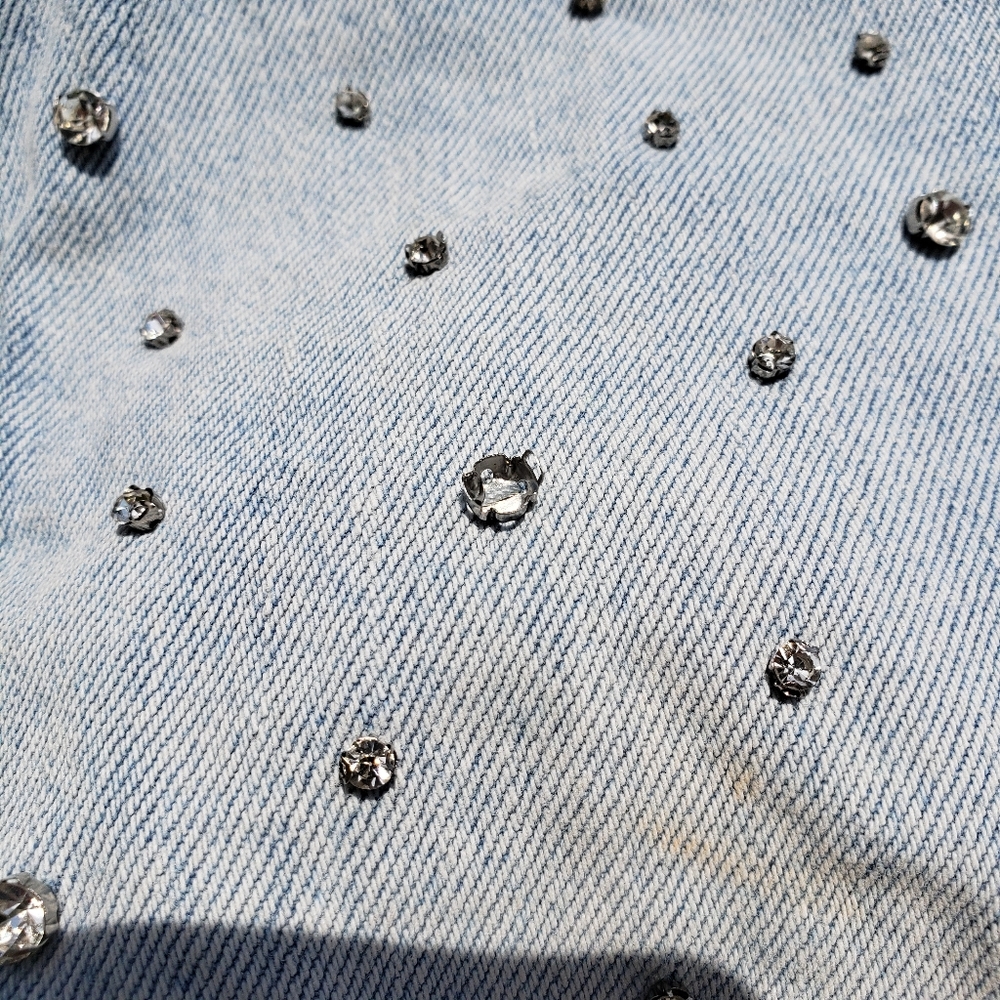 White Fox high rise raw hem acid wash jean shorts - Picture 4 of 9